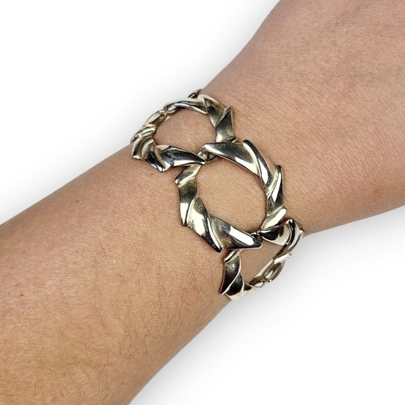 Vintage Circle Link Bracelet Gold Tone Textured Chain Wide Chunky 7.5" Long - Picture 5 of 5